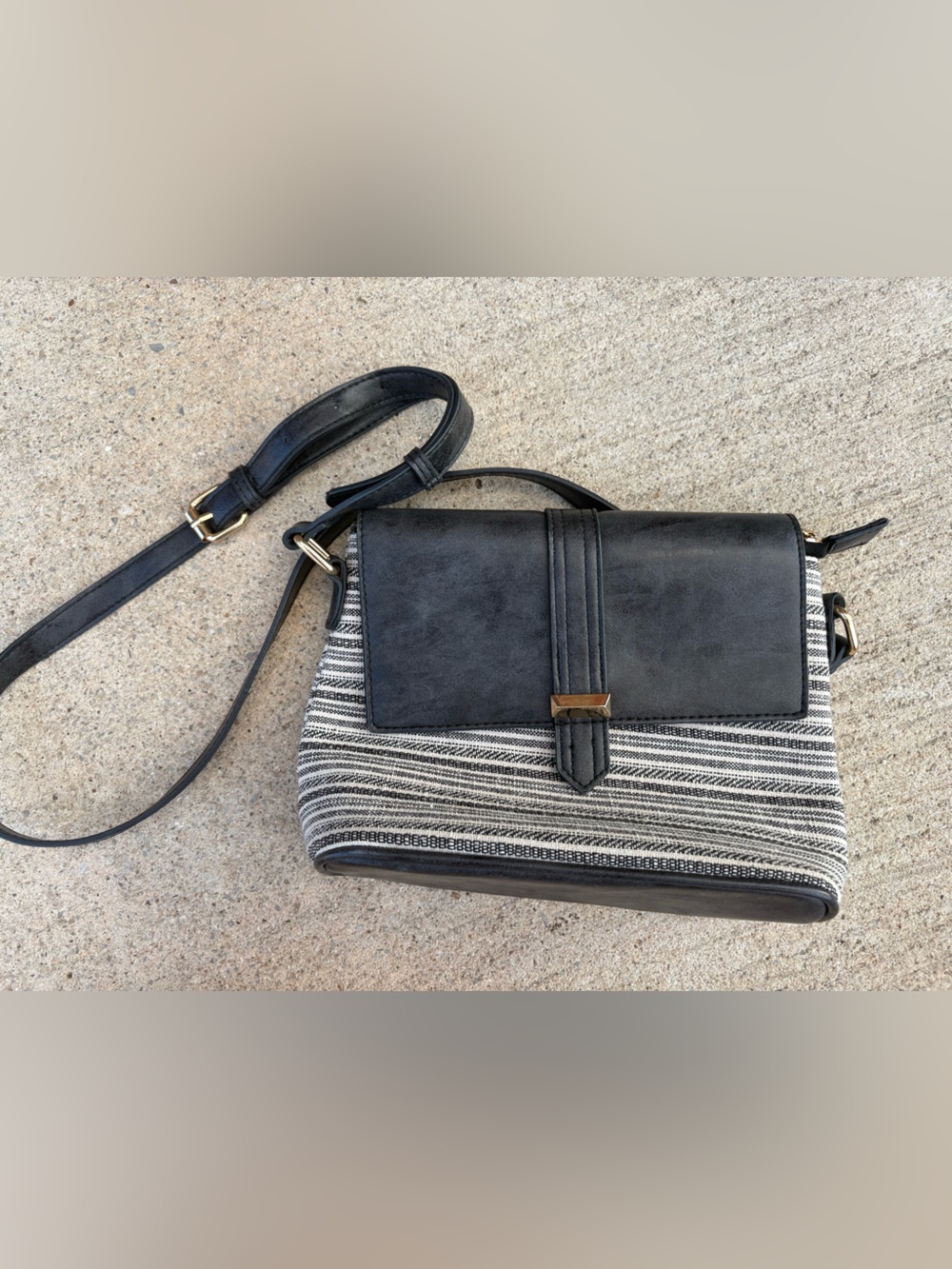 Black & White Striped Crossbody Bag - Classic Women's Shoulder Bag